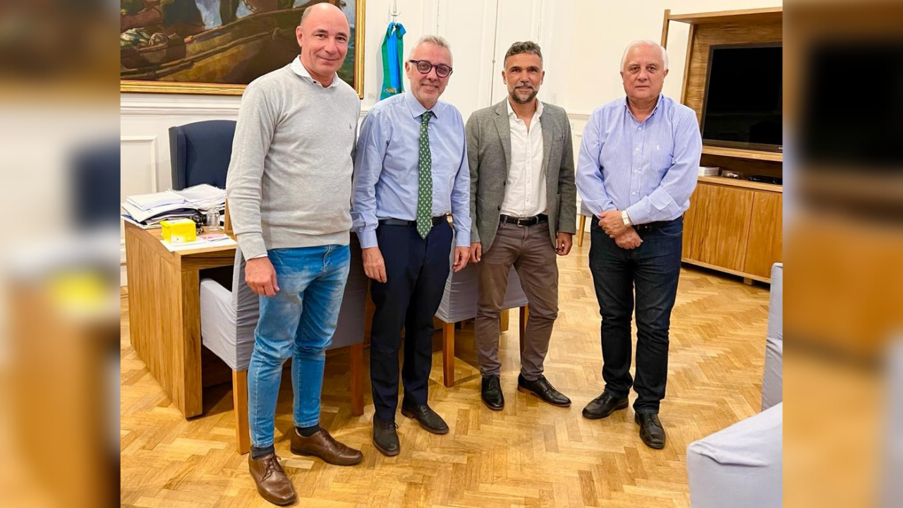 Sebastián Del Brutto y Marcelo Garasini, Presidente y coordinador de Comisión técnica de AAPAS, mantuvieron un encuentro con el intendente del municipio de Tigre...