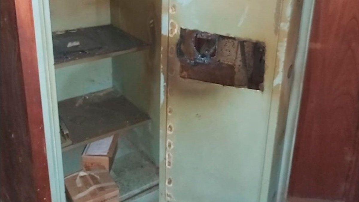 Sopletearon la puerta de la caja fuerte para abrirla. El dueño de la maderera aseguró que se llevaron 2.000.000 de pesos, 700 dólares y la suma de 1.200.000 pesos en cheques.