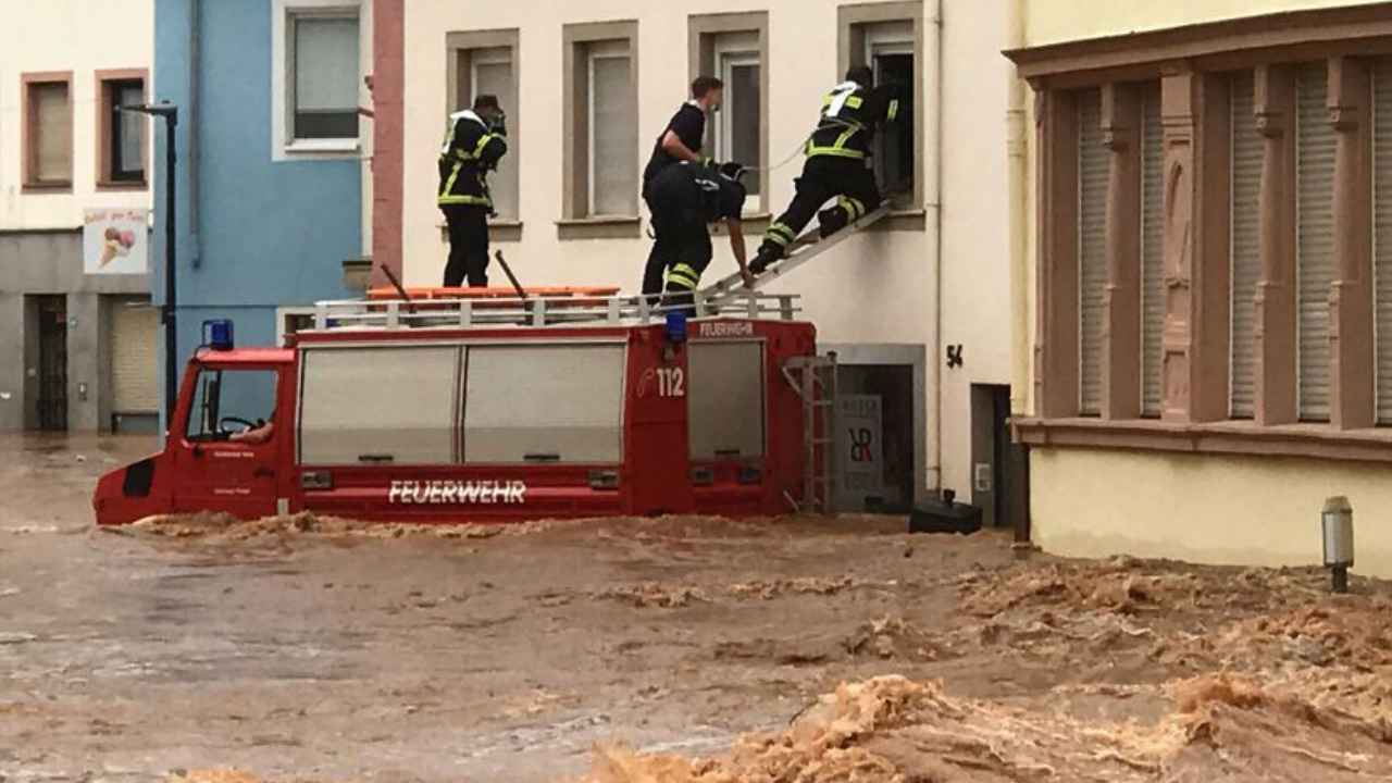 Entre las víctimas de las lluvias, las más intensas medidas en 24 horas desde que hay registros, se encuentran dos bomberos y varios residentes de seis casas arrastradas por un río. En Bélgica hay otros seis fallecidos