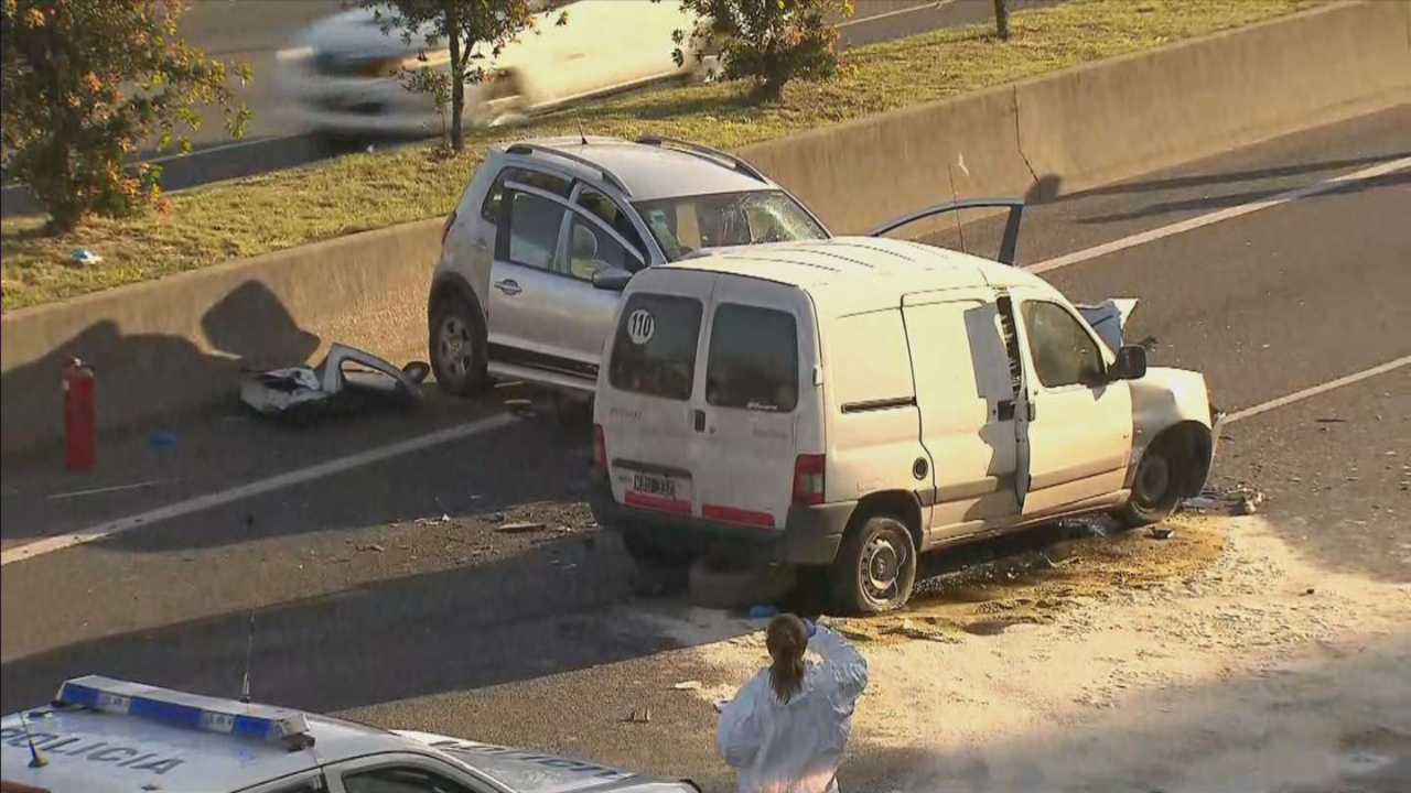Un usuario capturó el momento en que un Volkswagen Fox viajó a toda velocidad a contramano.