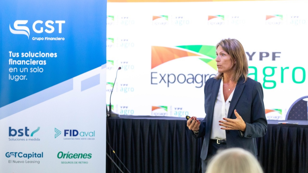 Isela Costantini, CEO del Grupo ST, brindó hoy una charla en el Auditorio Agrícola de Expoagro, sobre “Soluciones financieras para los desafíos de los líderes”...