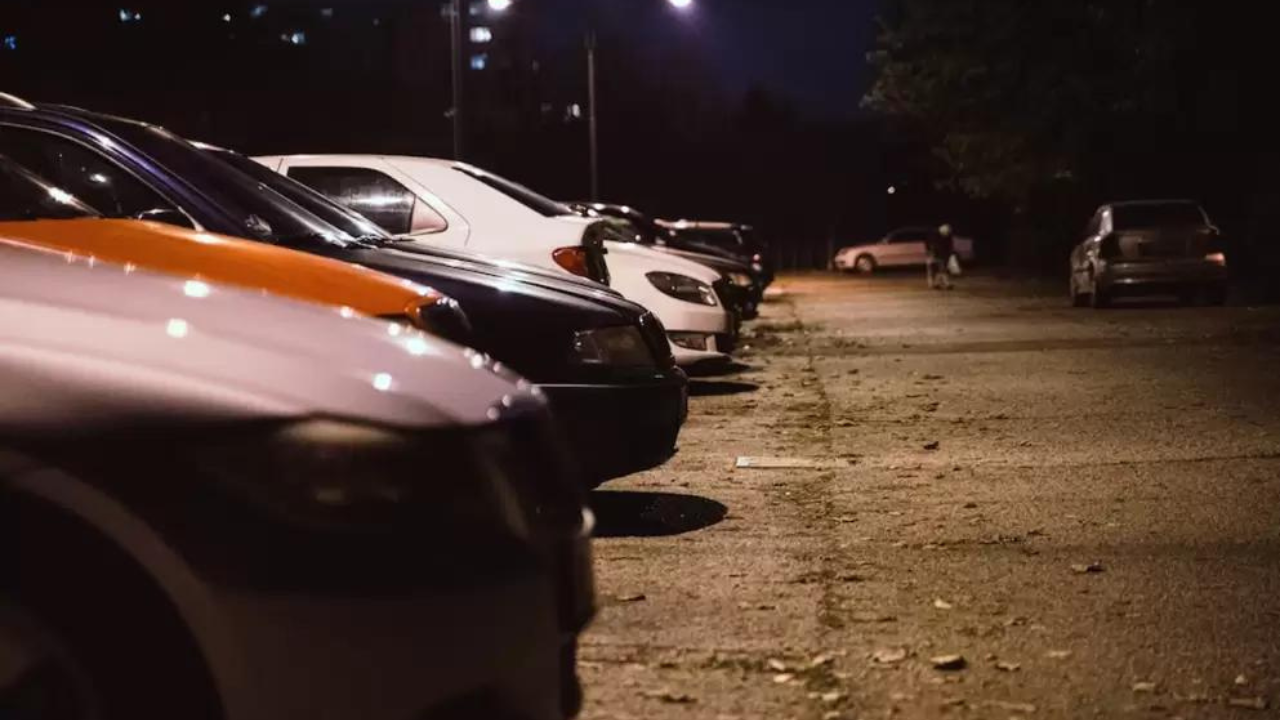 El hecho se registró en la Ruta Nacional 18, en Villaguay. El conductor de un Renault Fluence, que iba junto a tres mujeres y una niña, perdió el control del auto debido a que el asfalto estaba “regado” de naranjas.