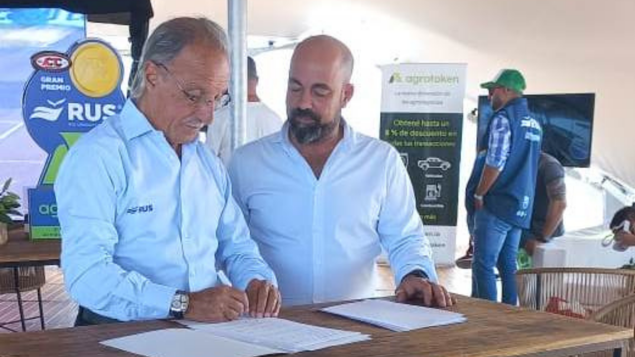 Este acuerdo de cinco años de duración fue firmado en el Autódromo de “La Histórica” por Juan Carlos Lucio Godoy, presidente de RUS, y Leandro Aguilera...